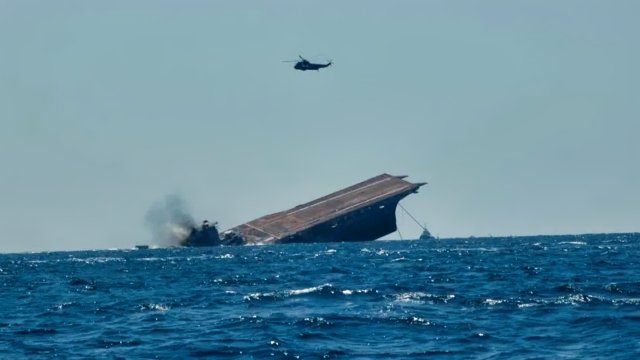 'She Won't Sink': The U.S. Navy Failed For 4 Weeks To Sink Their Own ...